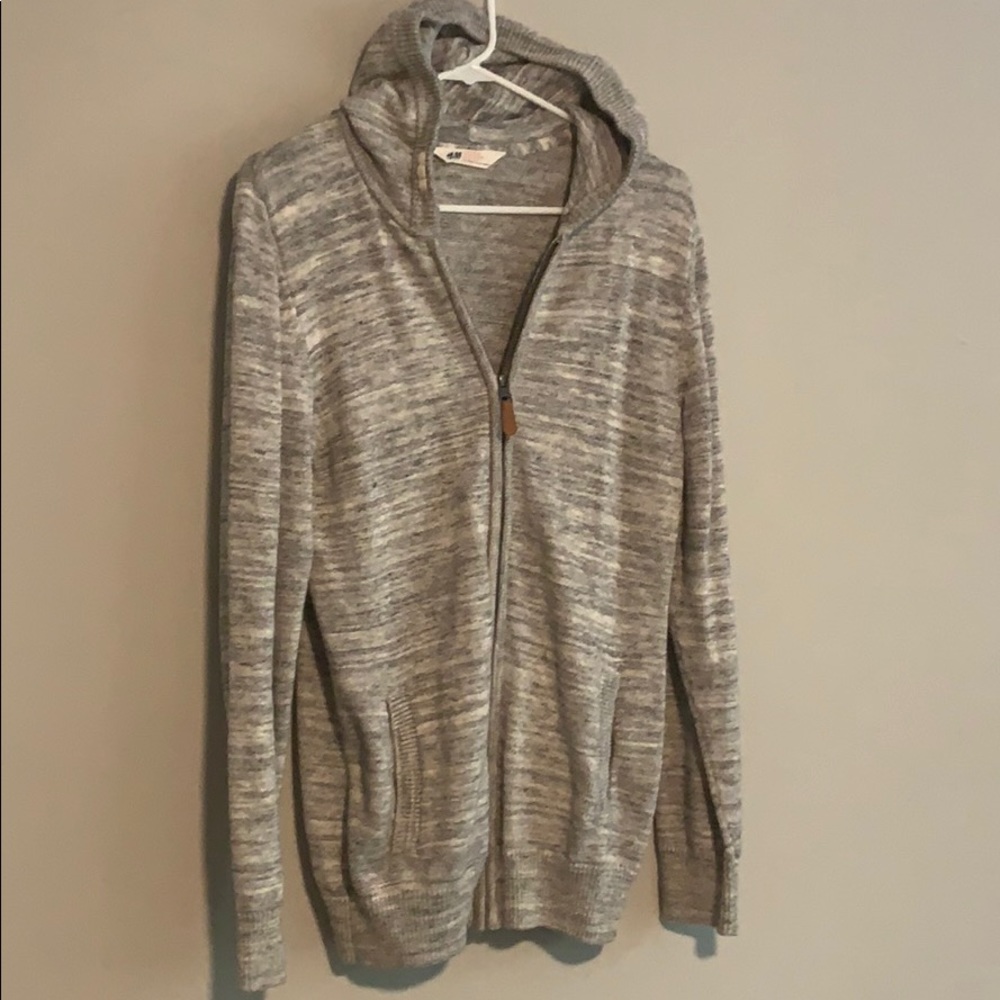 H&M grey sweater with pockets, size Small